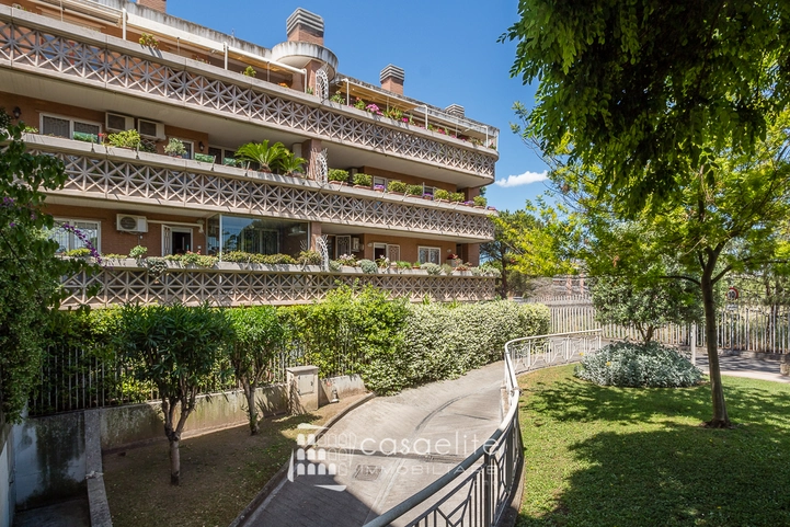 attico con terrazzo EUR Papillo Roma