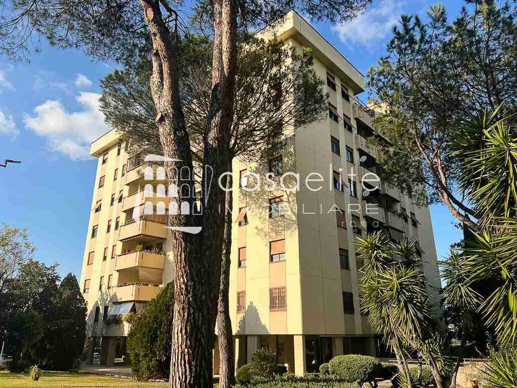 trilocale in affitto Roma EUR Torrino con balcone e posto auto