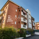 Facciata esterna dello stabile in cortina, Via Selegas Roma